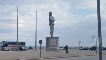 2017_09_StatueHuawei_Cop